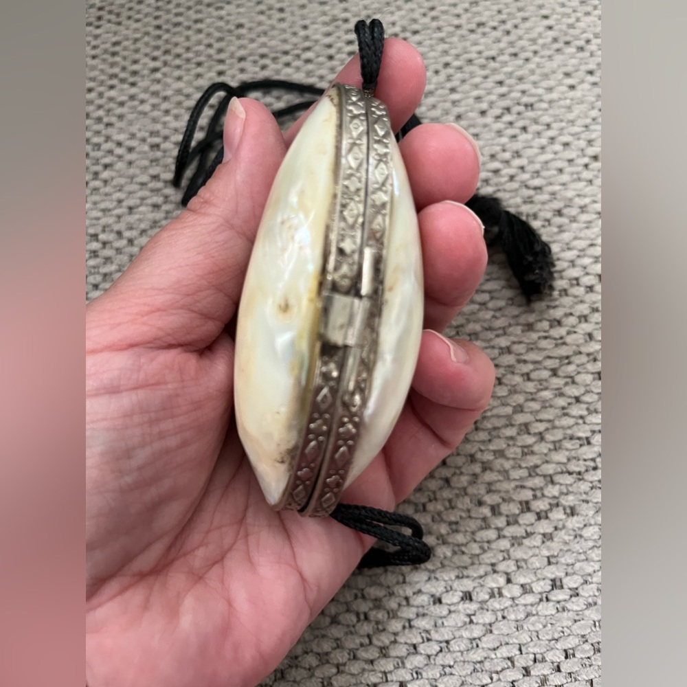 ANTIQUE VICTORIAN ERA CLAM SHELL BRASS COIN CHANGE PURSE - Picture 4 of 8